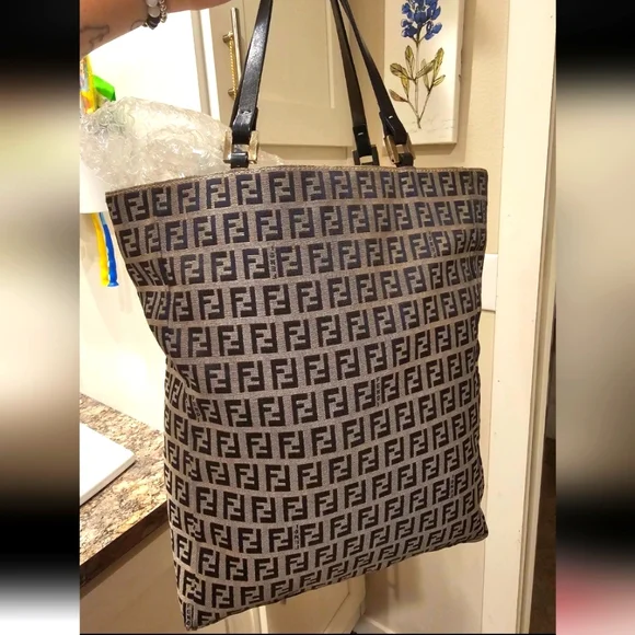 ***SOLD!!*** Fendi Zucca Totebag! COA included - Picture 1 of 13